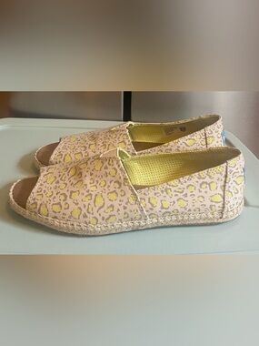TOMS Alpargata Open Toe Espadrille Sandals Limeade Bobcat Leopard Print
Boho